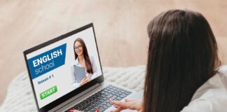 Szkoła językowa online czy stacjonarna